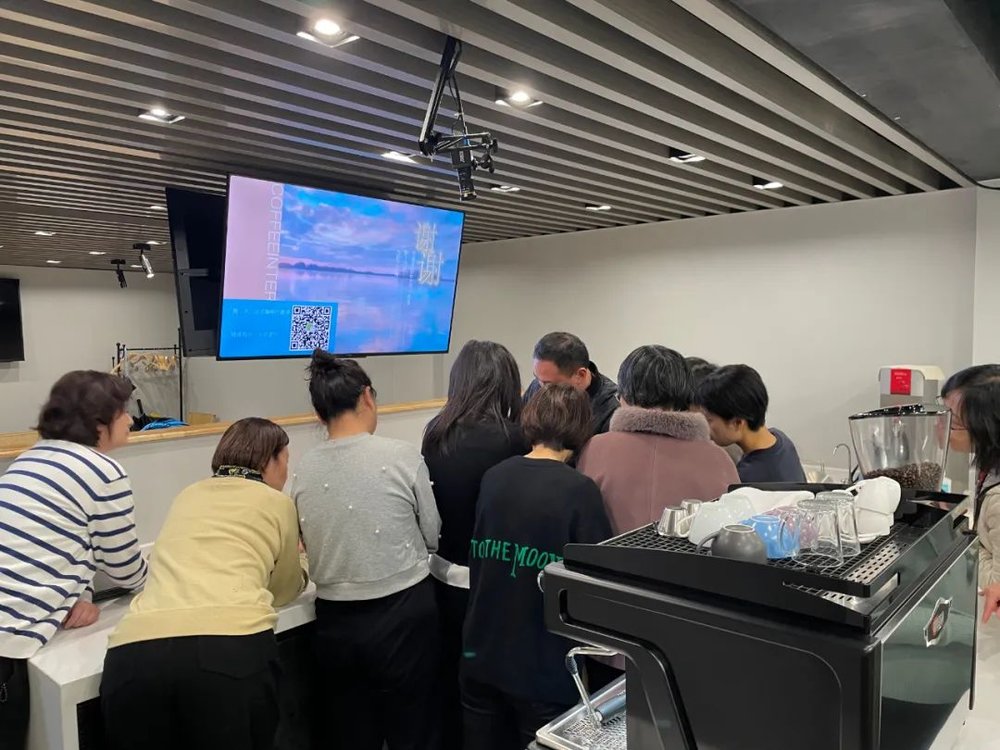 現金網:我在上海老年大學,學做咖啡