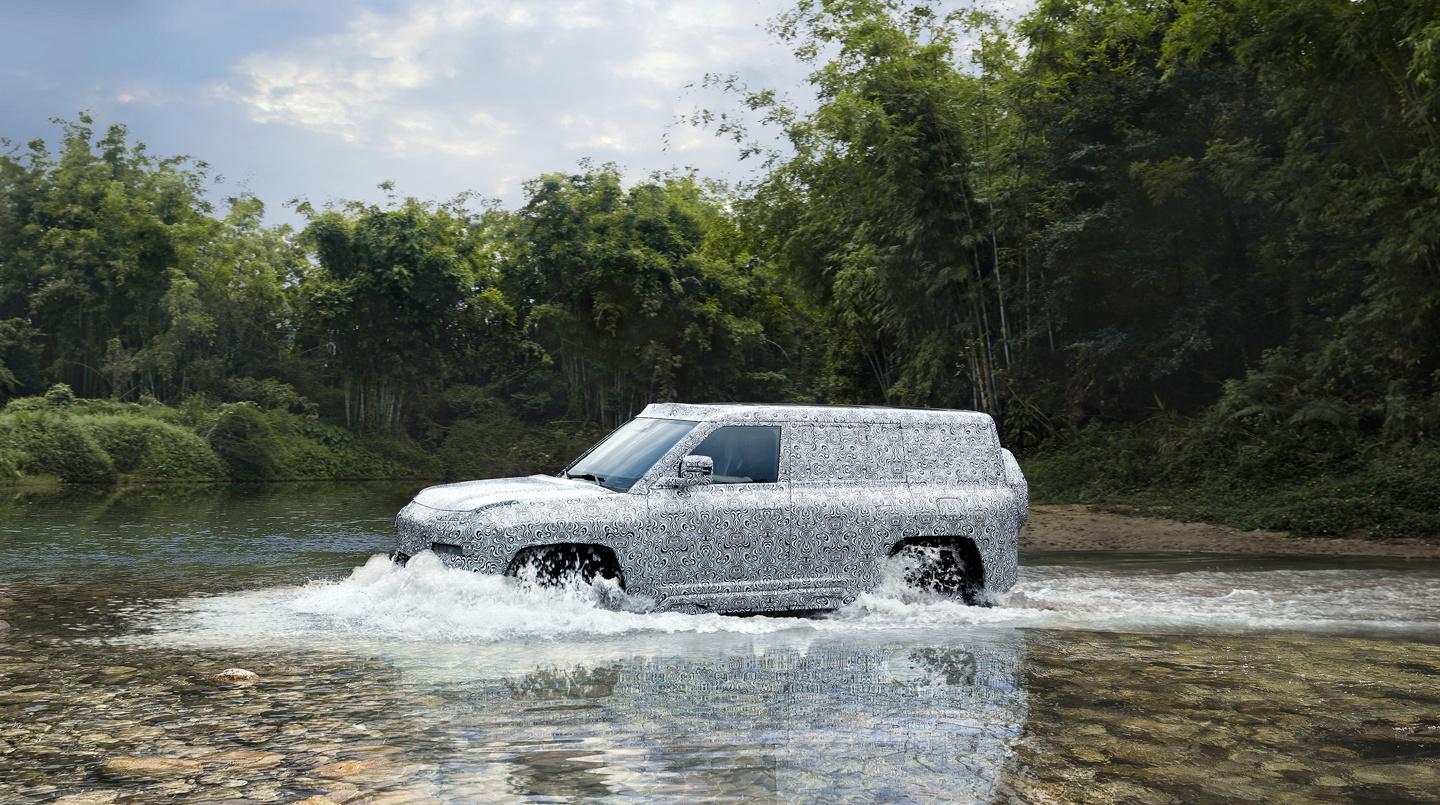 比亚迪仰望百万级越野车预告图公布,将于 2023 年第一季度亮相